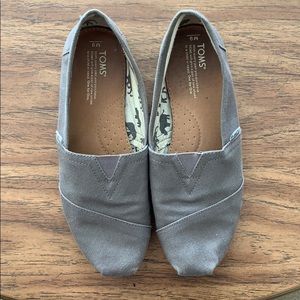 Grey Tom’s